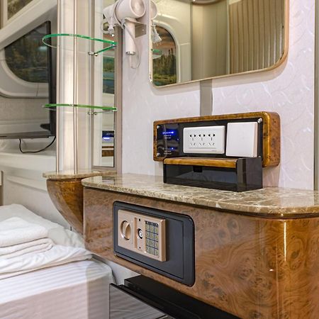 Caps Lock Future Hotel Astana Ngoại thất bức ảnh